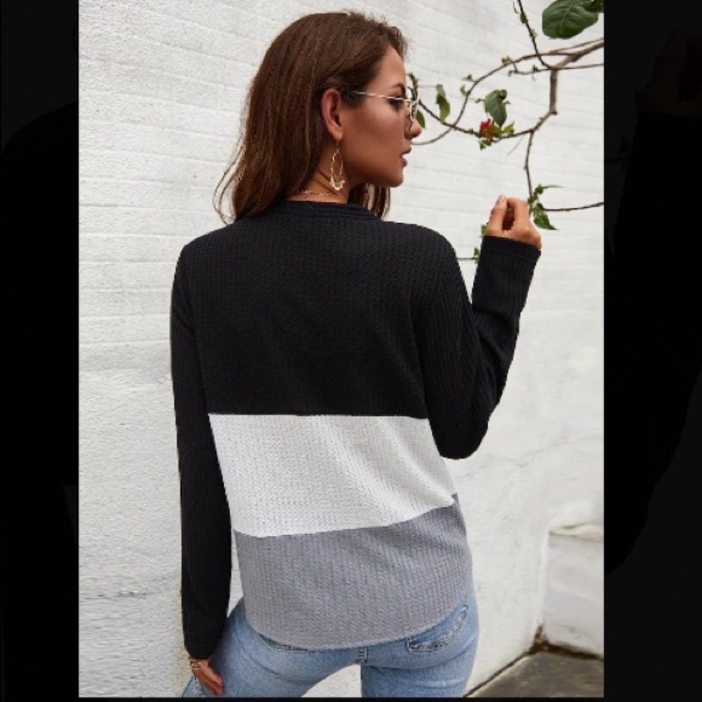 ‼️JUST IN‼️ SMALL colorblock knot hem cardigan - Picture 3 of 7